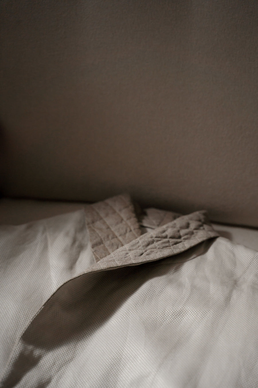Folded cotton-blend waffle-weave bathrobe